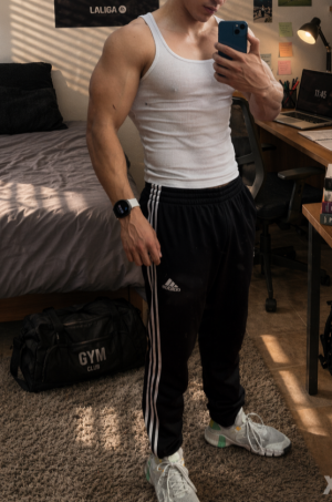 Xtudr - DoyOstias: Tu pones la jeta yo te doy de Ostias.Te apetece un cabron español con ganas de perraco obediente y formal?