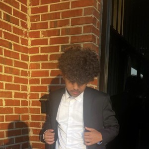Xtudr - uitfweu8: I love to hangout with friends and family and lok for relationship or fun or hookup.