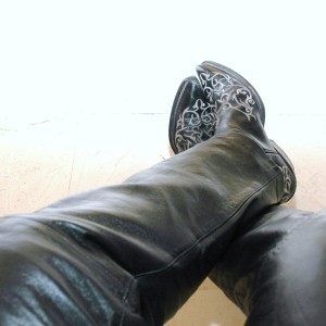 Xtudr - BotasMalaga: Normal uncle, but very perverted. I'm looking to meet a submissive for total surrender and a stable relationship. I lik...