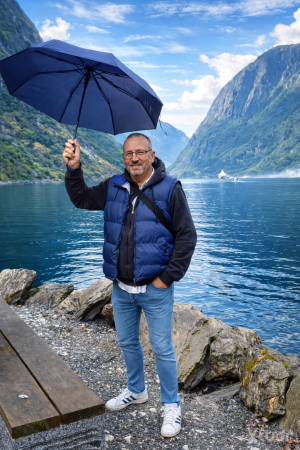 Xtudr - chico_10actv: I consider myself more of a top, I'm into asses to play with them.
180 cm, 86 kg