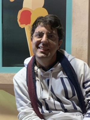 Xtudr - 7xa9lewz: Un hombre cariño amable alegre simpático 