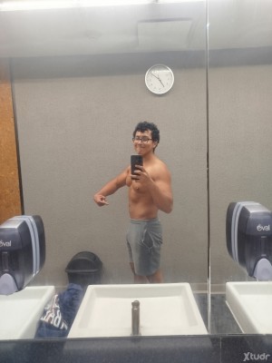 Xtudr - RedCherry: Me encanta dominar y jugar, soy muy rudo. No te equivoques con que soy switch, no podrías manejarme ;)
Límites: scat, pis...