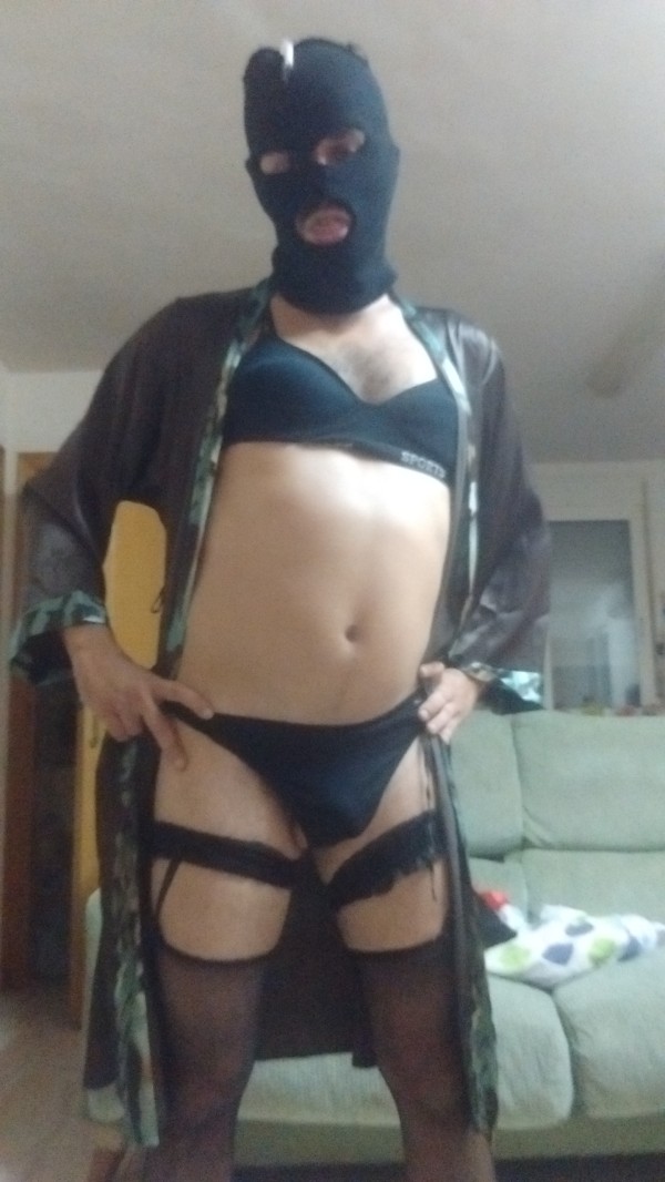 Xtudr - Zorrita sumisa Hola amo soy esclavo mi límites son scat agujas sangre castigo genital dolor extremos mis morbo son látex cuero lycra nylon lencería botas busco amo Maduro con gustos skmilari