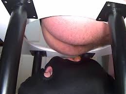 Xtudr - Wc Publico BCN Busco toiletslave para darle de comer 