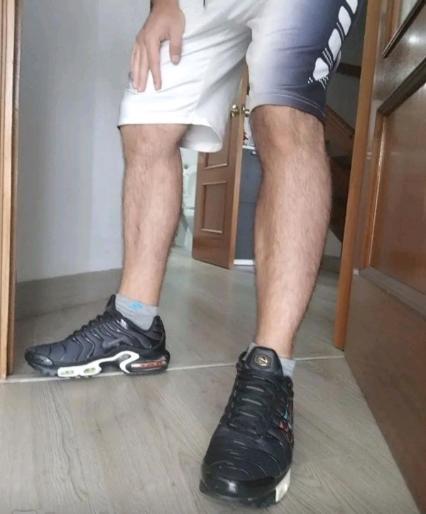 Xtudr - Intercambio de ropa deportiva, zapas, calcetos, gayumbos currados del Gym, running... Deporte en General.  Tengo varias zapas curradas nike tn 42 busco vender o intercambio 