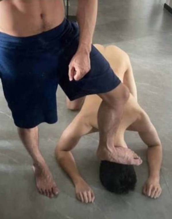 Xtudr - convertir heteros en sumisos Soy amo árabe duro ,machista, chulo y orgulloso convierto heteros a sumisos adoradores de machos alfa y mostrarles qué es la masculinidad de verdad y hacerles ver su manca de virilidad. Convertir sus deseos sexuales de adoradores de vaginas a adoradores de pollas y volviendoles adictos al olor de los cojones de alfa 
