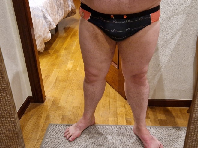 Xtudr - EJECUTIVOS GUARROS!! Venga zorras moriros por este paquetazo oler ese slip bañador meado y sudado de macho de 34 años y caer en mis putas manos 🖕