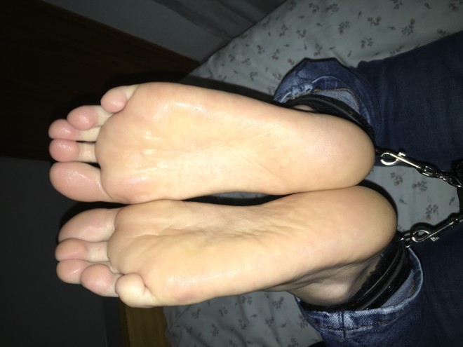 Xtudr - Adoradores de pies Juega, tortura o experimenta tus fantasías con mis pies. Muy pocos limites... Solo soy unos pies!!!