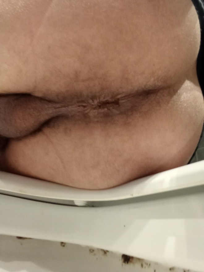 Xtudr - Como culo en rimchair Busco esclavo cerdo come culo insaciables para estar bajo el rimchair durante horas limpiándome el culo con su lengua 