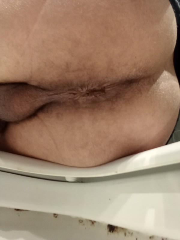 Xtudr - Como culo en rimchair Busco esclavo cerdo come culo insaciables para estar bajo el rimchair durante horas limpiándome el culo con su lengua 