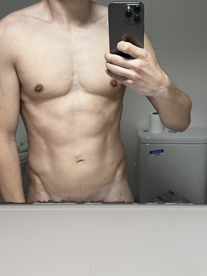 Xtudr - Barcelona Bukkake Boys Pasivo disponible para tragar mucha lefa en Barcelona.