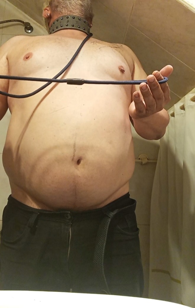 Xtudr - club de mierdas Hola buenas me presento. 
Soy un pedazo de carne porque otra cosa no puedo decir ya que soy una verdadera bola de grasa. 
Por eso buscó machos que abusen de y me humillen por ser una maricona que solamente sirvo para servir a machos lo sirvo para otra cosa más. Hace años un dominante me sacó del culo la basura de donde fui sacado y con el tiempo se cansó de mí. Por eso busco algún macho que desee tenerme bajo sus pies soy bastante obediente