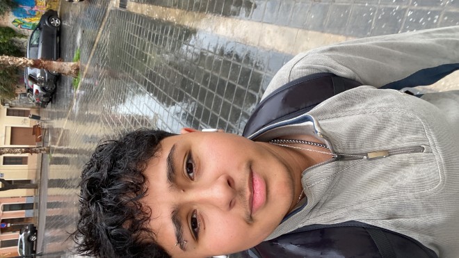 Xtudr - Bukake valencia Hola soy un chico trans q le gustaría realizar un bukake plsss 