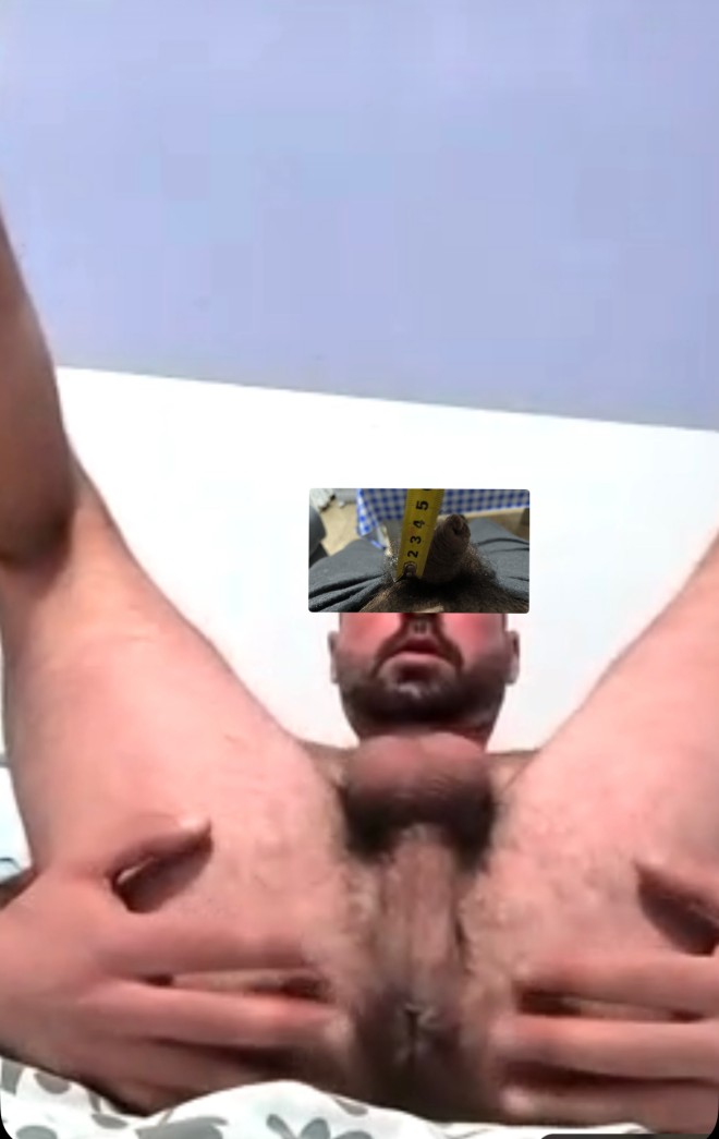 Xtudr - CBT Málaga Esta es mi perra dice es hetero pero con esos 5 cm no engaña a nadie..