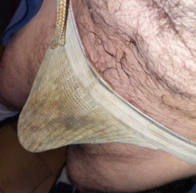 Xtudr - Olores corporales Busco tios cerdos para olerles y lamerles todo. Tambien lapos babas y meos. Olores fuertes...nada de tonterias, sobretodo huevos rabo y sobacos. Gallumbos de dias, requeson...Busco sobretodo recibir pero puede ser mutuo