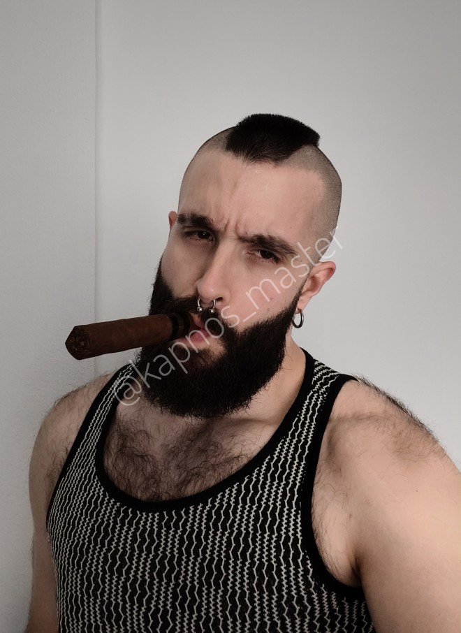 Xtudr - Smokers España Vas a fumar puros te guste o no, me la suda. A tragar humo, zorra.