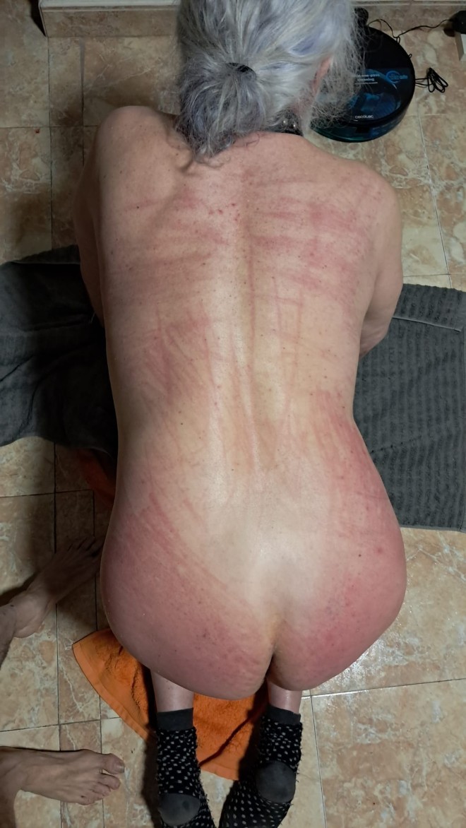 Xtudr - Torturas  esclavo con pocos limites material y sitio en Horta busco a Macho kabron que me use y torture ahora para su placer; recibo de rodillas, cinturon de castidad, pinzas en pezones y collar de perra Señor.
