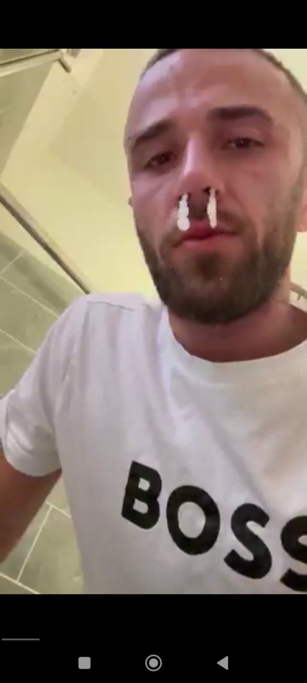 Xtudr - LAPOS, MOCOS, MEOS Y MORREOS Busco macho como el de la foto que me dé de comer sus mocos mientras que se ríe de lo patético y asqueroso y maricona que soy.
Si es uno o varios amigos que quieran abusar de mariconas como yo y llamarme el come mocos