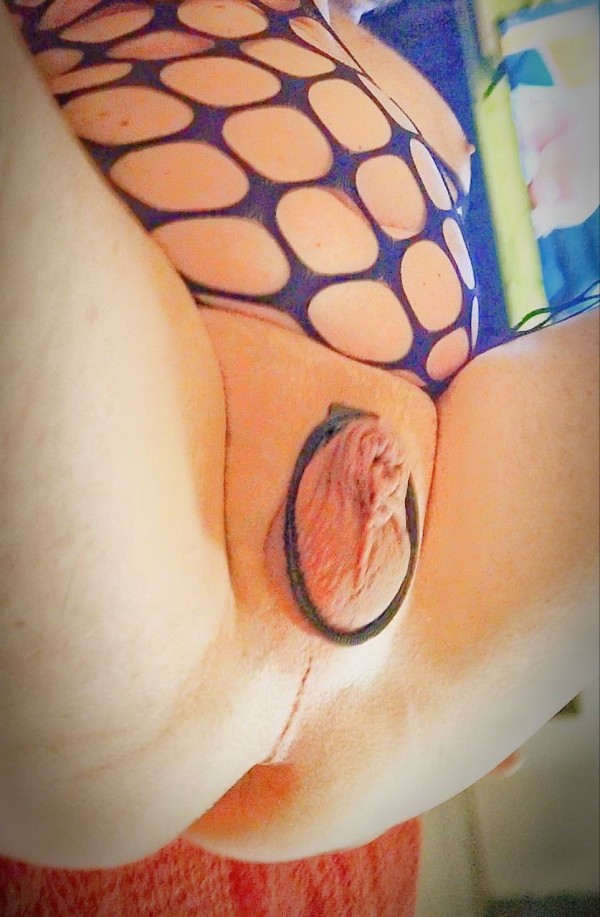 Xtudr - Pollas anuladas Aquí sumisa, sintiendome masculino pero con vagina. Para amo que le guste humillar diciendo que no tengo polla y que solo sirvo para una cosa.