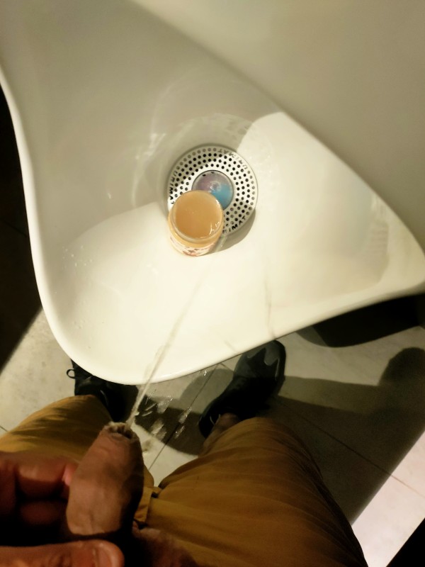 Xtudr - Vaso de meado en wc MC Donald's BCN 