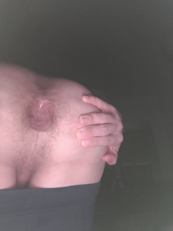 Xtudr - Quedadas Guarros Jóvenes Barcelona  Alguien con casa sola por la mañana para comerle el culo, lubricarmelo y follarmelo y correrse dentro?