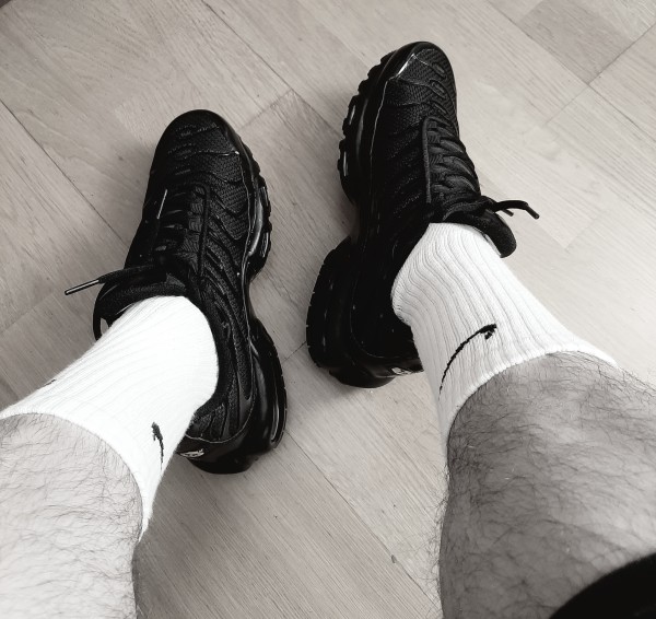 Xtudr - Pornochachos Valencia Sumisos que me limpien las zapas?