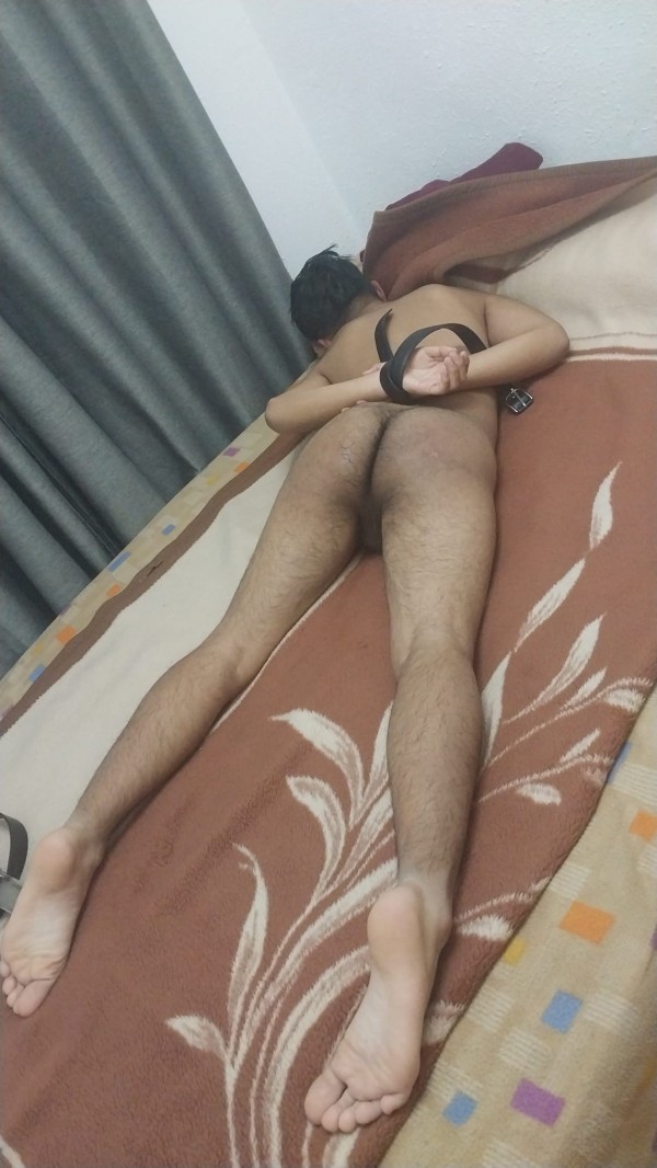 Xtudr - Maduro busca nene ALICANTE / MURCIA  Hola soy esclavo sumiso q busca ser humillado azotado,correa pisarme y bdsm en general 