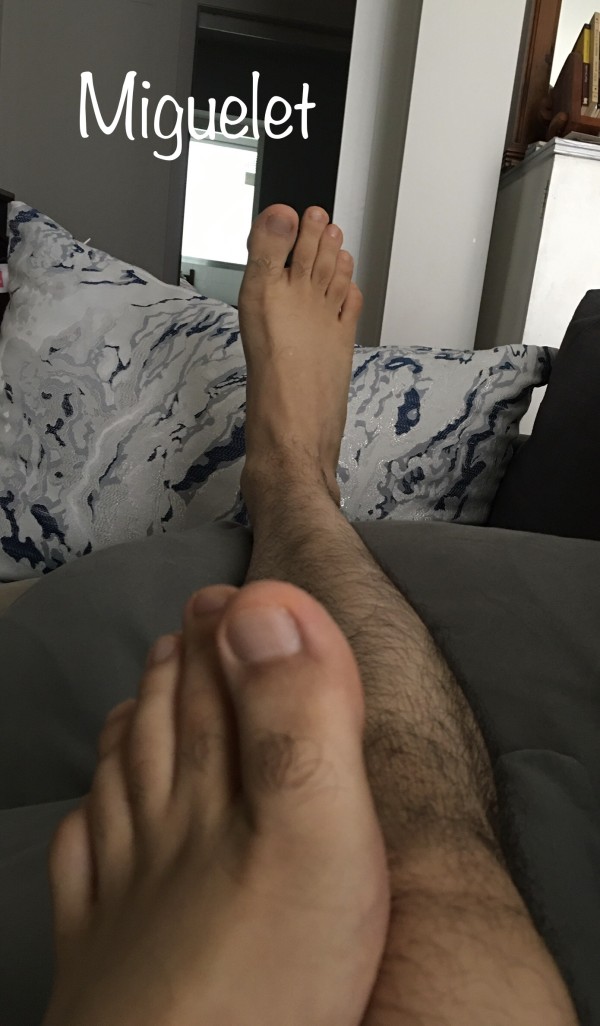 Xtudr - Feet Lovers ❗️ Cada gesto tuyo, cada mirada baja, me recuerda lo valioso que es tenerte a mis pies‼️🦶🏻🦶🏻