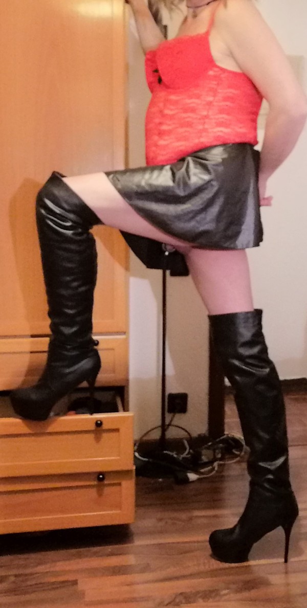 Xtudr - Amo feminizador Hola, soy Trans, empezando con hormonas (17/09/25) madura sumisa.
Busco machos/chulos con ganas de usarme, moldearme y tal vez alquilarme.
Dispuesta a ser compartida, cedida, etc., sin manías.
Yo lo haria por placer.
Tambien para crear contenido
Estoy en Barcelona, y no dispongo de sitio, ni de coche.