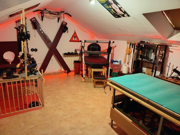 Xtudr - Mazmorras para esclavos Sesiones pactadas en mi mazmorra,  Norte Toledo/Sur Madrid.   Limites consensuados y palabra de seguridad siempre.  ATREVETE
Lee bien mi perfil