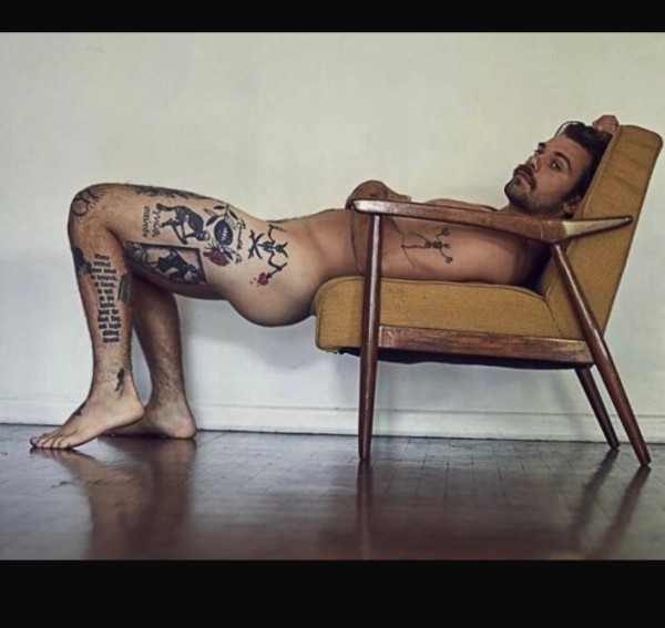 Xtudr - Exhibitionists I love going out in public naked. If you do, too, come join me at a downtown cinema where gays got to interact sexually. 