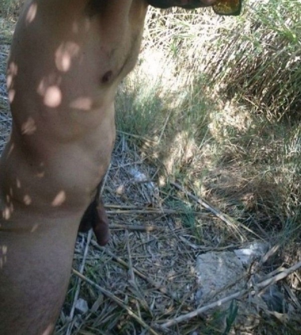 Xtudr - Exhibición en Público Hola,  me gustaría ofrecerme completamente a un amo y que me use y humille y exhiba 