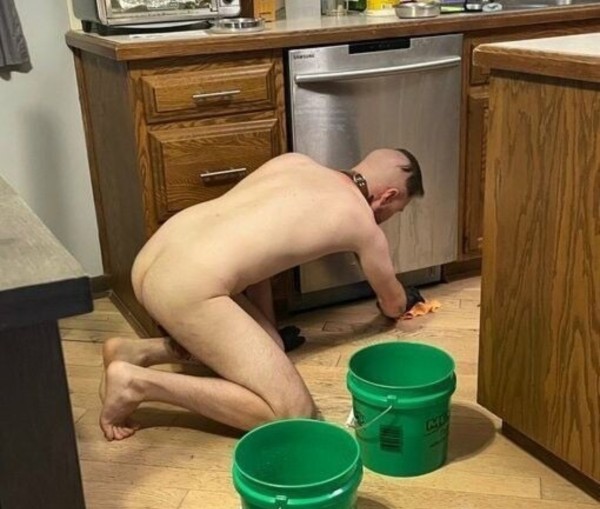 Xtudr - 24/7 sin limites Madrid. Amo 62, 179, 89, 16'5 cm, versátil, con 3 esclavos 63, 55 y 42 físicos normales sin vello, busco Amos o esclavos a ser posible versátiles con sitio (local, nave, casa, chalet, etc) para follamigos y usar a mis esclavos juntos. ¿Llegamos a un acuerdo?. Son esclavos reales y totales, para doméstico, recados, trabajos, sexo, etc.. MaDRiD.