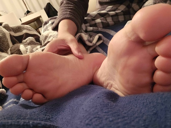 Xtudr - Lame pies y chachas Alguien x Bilbao pa atarme y usar mis pies??