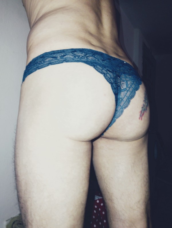 Xtudr - Small Dick Humillation Spain  Hola... Busco amo real activo...
No me gusta usar la polla... Me gusta que me den golpes en la polla...
Hay alguno?
