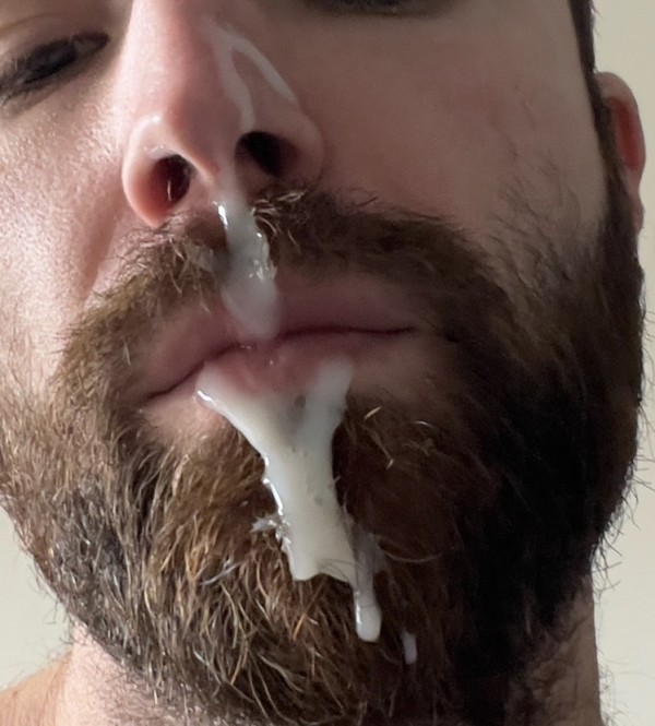 Xtudr - FOTOS DE LEFADA EN CARA Esclavo para recibir lefadas en Madrid utilizarme como depósito de lapos lefas y meos de uno o entre varios para bukkakes