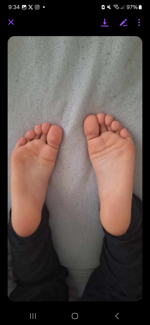 Xtudr - MasajePies Busco q alguien adore mis pies me los chpe y más también Busco un masaje en todo el cuerpo 