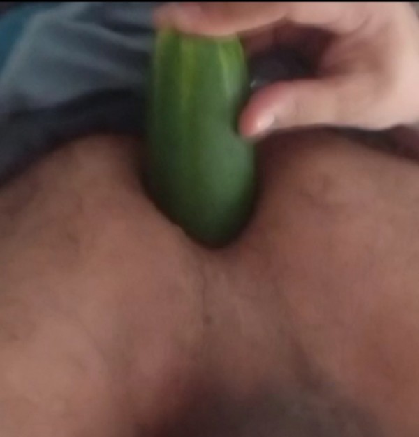 Xtudr - Culo con pepino 