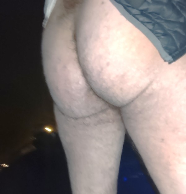 Xtudr - Humillacion mi culo expuesto en la calle 