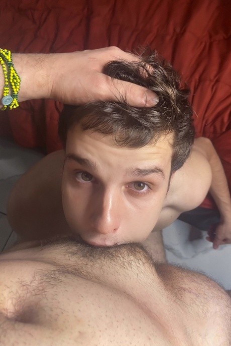 Xtudr - Historia viva de casados separados Semana de recibir deep throat. Cuando la besas, lames y humedeces, cuando la respiración se acelera y empiezas a notar una polla erecta que no coge en la boca y que está caliente. Cuando te obligan a que mires a la cara del que te ahoga y necesitas respirar y tragar. Las babas, la presión en la nuca para que el rabo entre a full te condiciona. Se escapa alguna bofetada suave, un 