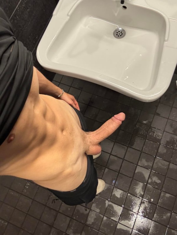 Xtudr - Acucullofilia En España entre el 8 y el 20 por ciento de los varones están circuncidados por razones médicas mayoritariamente.