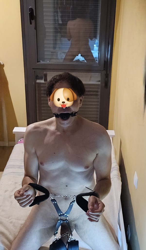 Xtudr - Mazmorras para esclavos ¿Algún amo dispuesto a que alquilemos una mazmorra y usarme? 
Sesión con máscaras