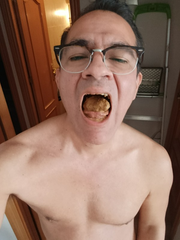 Xtudr - Quedadas Scat, lapos, meos, vómitos...  Hola en Barcelona me gusta tragar y alimentar 