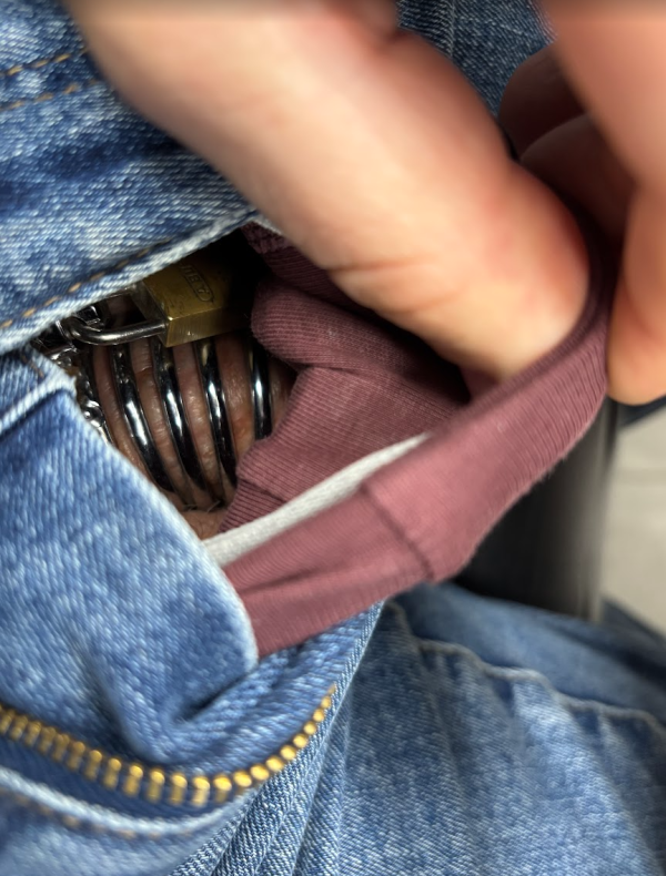 Xtudr - Pollas anuladas Nadie imagina lo que llevo bajo los pantalones  :)