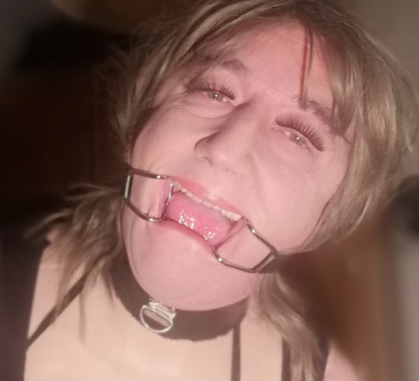Xtudr - SISSYS & BDSM Hola, soy Trans, empezando con hormonas (17/09/25) madura sumisa.
Busco machos/chulos con ganas de usarme, moldearme y tal vez alquilarme.
Dispuesta a ser compartida, cedida, etc., sin manías.
Yo lo haria por placer.
Tambien para crear contenido
Estoy en Barcelona, y no dispongo de sitio, ni de coche.
