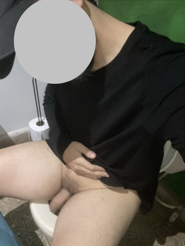 Xtudr - Amos Blancos Españoles / esclavos latinos  Busco amo al cual servir, soy esclavo cyber de 22 años, deseo reducir mi pene a 3cm, es por ello que quiero empezar a usar mi jaula de castidad 24/7 para poder lograrlo, necesito Amo que me mantenga en castidad, y me use a su antojo, soy de mente abierta con pocos limites.