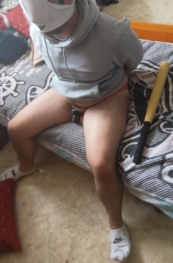 Xtudr - Sumisos en dispositivo de castidad Buen perro en dispositivo,cada vez aguanta mas...que opcion le queda jajajaxDxD