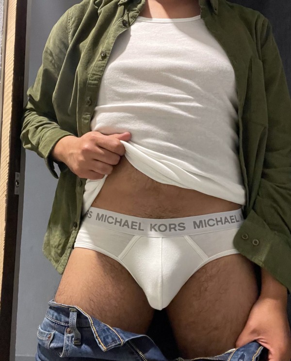 Xtudr - HOMBRES COÑO Buscando un sumiso maduro, para complacer a este macho mexicano. 