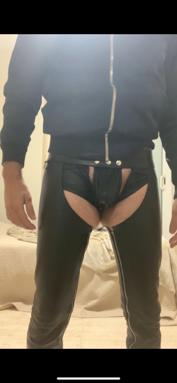 Xtudr - BCN -> TABLÓN DE ANUNCIOS Hola alguirn le va cerdear con ropa fetish?