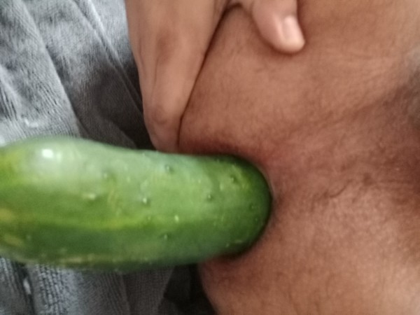 Xtudr - Culo con pepino 